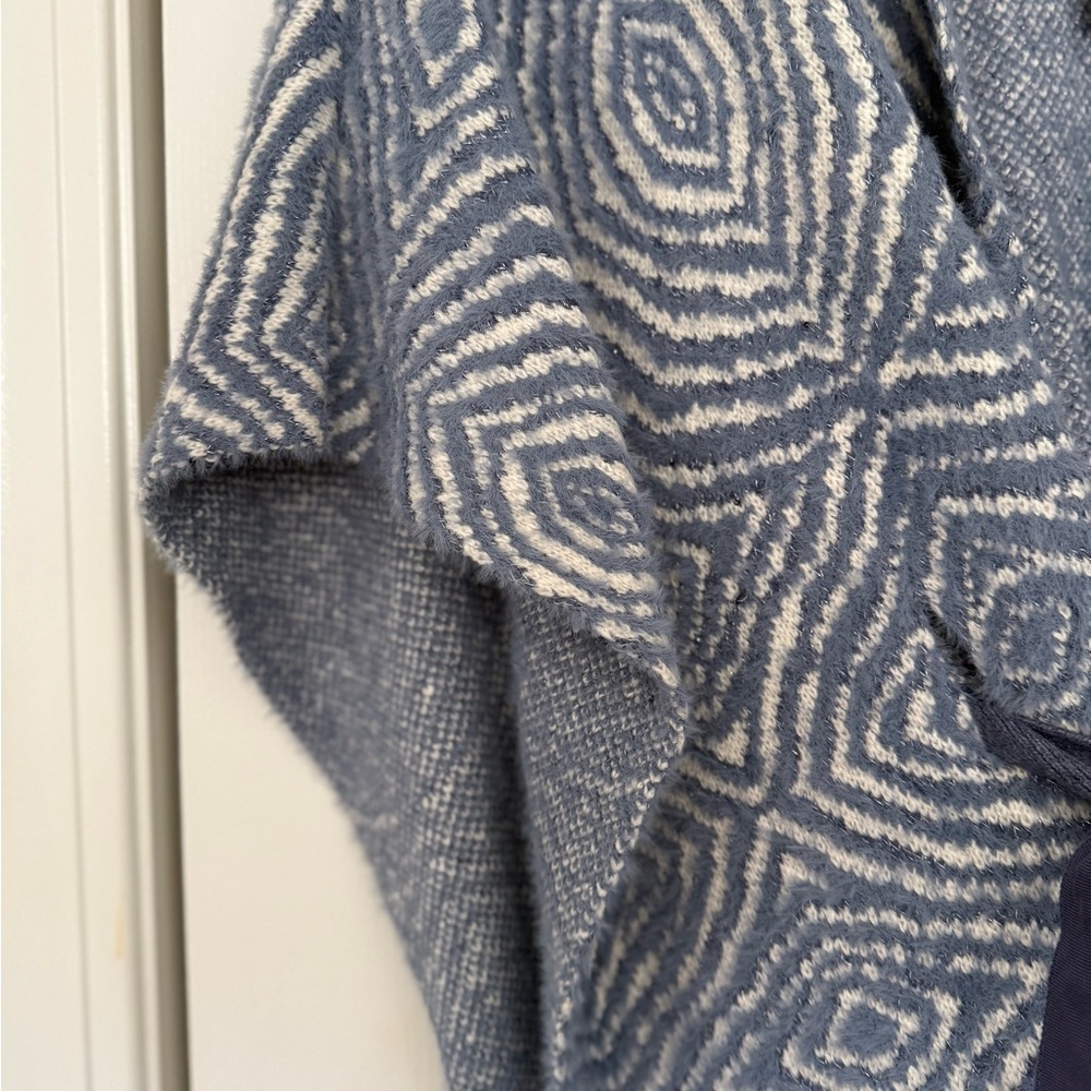 White House Black Market Jacquard Belted Ruana Wrap One Size Blue/White NWT - Picture 7 of 7